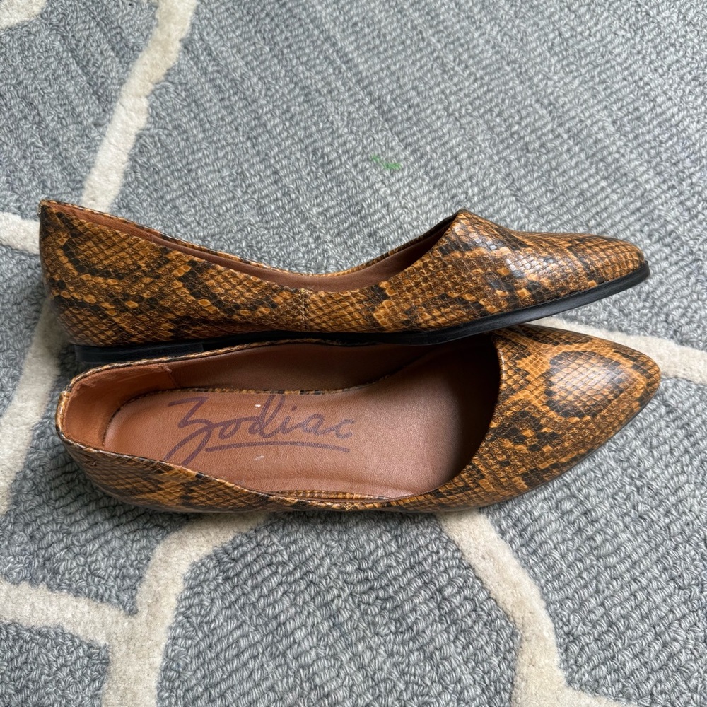 Zodiac Hill Snakeskin Print Flats Size 8.5 Pointed Toe - Picture 3 of 5